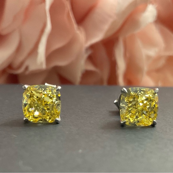 1 carats Fancy Yellow Lab Diamond Earrings - Picture 3 of 3